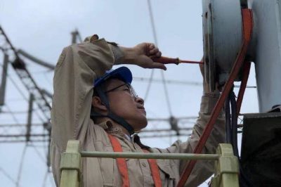 鎮(zhèn)江供電公司開展電壓互感器電容量與介質(zhì)損耗試驗(yàn) 鎮(zhèn)江供電公司開展電壓互感器電容量與介質(zhì)損耗試驗(yàn)
