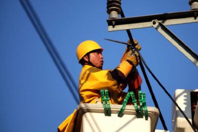 帶電消除10千伏趙西線49號桿隔離刀閘發(fā)熱缺陷 帶電消除10千伏趙西線49號桿隔離刀閘發(fā)熱缺陷