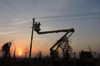 任縣供電公司在10千伏任河線074路進(jìn)行帶電作業(yè) 任縣供電公司在10千伏任河線074路進(jìn)行帶電作業(yè)