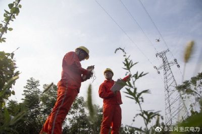重慶璧山供電公司:紅巖服務(wù)隊(duì)節(jié)前開(kāi)展無(wú)人機(jī)巡線 重慶璧山供電公司:紅巖服務(wù)隊(duì)節(jié)前開(kāi)展無(wú)人機(jī)巡線