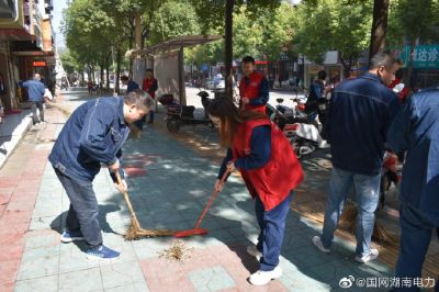 鶴城區(qū)供電公司組織全體黨員開展義務(wù)清掃志愿活動 鶴城區(qū)供電公司組織全體黨員開展義務(wù)清掃志愿活動