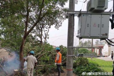 高郵市供電公司新增一臺400千伏安變壓器 高郵市供電公司新增一臺400千伏安變壓器