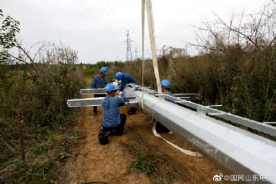 潮水機場路組裝并樹立起35千伏季崮線鋼管塔 潮水機場路組裝并樹立起35千伏季崮線鋼管塔