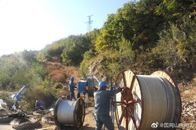桃村T接廟后段線路工程開(kāi)展架線工作 桃村T接廟后段線路工程開(kāi)展架線工作