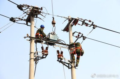 慶云縣供電公司對(duì)開發(fā)區(qū)線12號(hào)桿更換開關(guān) 慶云縣供電公司對(duì)開發(fā)區(qū)線12號(hào)桿更換開關(guān)
