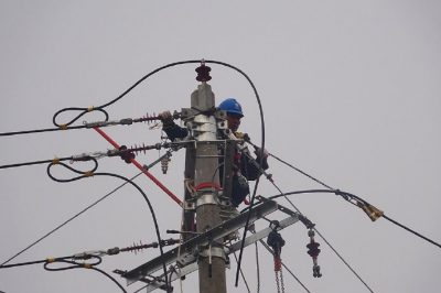 10千伏赤坂線向陽峪支線進行絕緣化改造施工 10千伏赤坂線向陽峪支線進行絕緣化改造施工