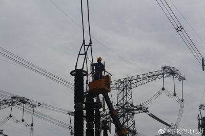 諸城市供電公司對(duì)10千伏舜王線進(jìn)行檢修改造 諸城市供電公司對(duì)10千伏舜王線進(jìn)行檢修改造