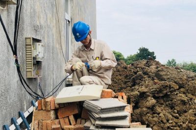 常熟市供電公司尚湖供電所為翻建房屋用戶安裝臨時(shí)用電 常熟市供電公司尚湖供電所為翻建房屋用戶安裝臨時(shí)用電