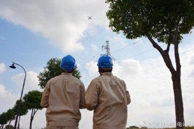 太倉市供電公司用無人機(jī)對轄區(qū)內(nèi)的220千伏線路進(jìn)行巡視 太倉市供電公司用無人機(jī)對轄區(qū)內(nèi)的220千伏線路進(jìn)行巡視