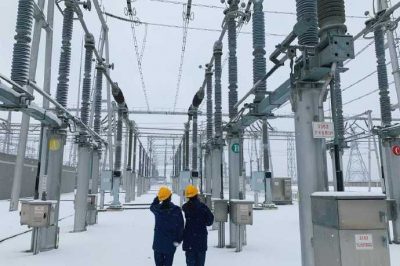 750千伏洛川變運(yùn)維人員冒雪開(kāi)展雪天特巡 750千伏洛川變運(yùn)維人員冒雪開(kāi)展雪天特巡