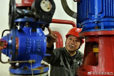 重慶江津供電公司針對(duì)電力設(shè)施全面查找火災(zāi)隱患 重慶江津供電公司針對(duì)電力設(shè)施全面查找火災(zāi)隱患