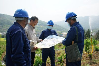 央視:電力服務(wù)不等閑 金銀花開致富路 央視:電力服務(wù)不等閑 金銀花開致富路