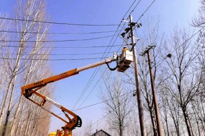 陵城區(qū)供電公司對10千伏土軍線加裝絕緣護(hù)套 陵城區(qū)供電公司對10千伏土軍線加裝絕緣護(hù)套