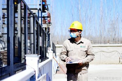 220千伏變電站進(jìn)行設(shè)備巡視工作 220千伏變電站進(jìn)行設(shè)備巡視工作