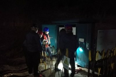 長島縣供電公司在砣磯島進行檢修工作 長島縣供電公司在砣磯島進行檢修工作