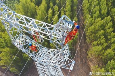 110 千伏招莞寶線新立桿塔進(jìn)行附件安裝工作 110 千伏招莞寶線新立桿塔進(jìn)行附件安裝工作