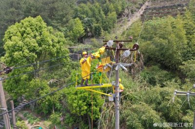 因地制宜開展不停電作業(yè) 助推山區(qū)電網(wǎng)建設(shè) 因地制宜開展不停電作業(yè) 助推山區(qū)電網(wǎng)建設(shè)