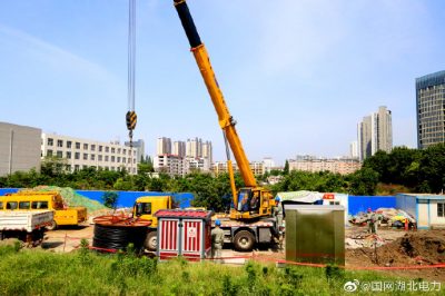 電纜井里敷設(shè)電纜  升級(jí)改造電網(wǎng)薄弱環(huán)節(jié) 電纜井里敷設(shè)電纜  升級(jí)改造電網(wǎng)薄弱環(huán)節(jié)