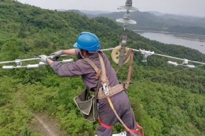 安裝防振錘，消除振動力