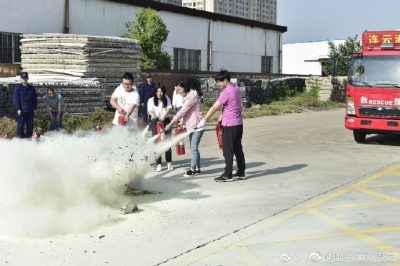 消防演練不能少 財(cái)產(chǎn)安全要抓牢 消防演練不能少 財(cái)產(chǎn)安全要抓牢