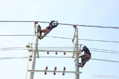 楊樓鎮(zhèn)孟寨1號(hào)機(jī)井臺(tái)區(qū)進(jìn)行臺(tái)架制作安裝工作 楊樓鎮(zhèn)孟寨1號(hào)機(jī)井臺(tái)區(qū)進(jìn)行臺(tái)架制作安裝工作