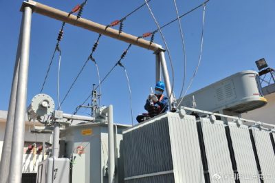 35千伏東高變電站進行設備增容作業(yè) 35千伏東高變電站進行設備增容作業(yè)