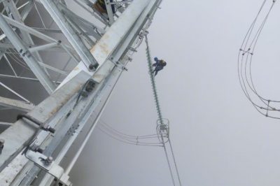 迷霧里高空走線，還碰上38°大下坡……太難了