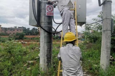 為配電變壓器懸掛安全警示牌 為配電變壓器懸掛安全警示牌