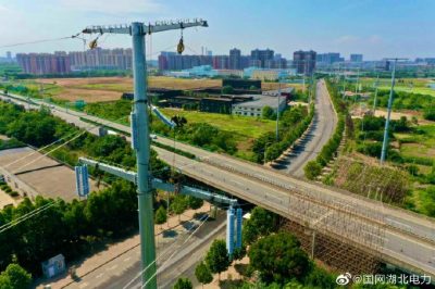 遷改線路，為重點企業(yè)擴建讓道