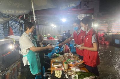 “電小二”進夜市，讓地攤亮起來