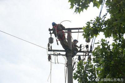 更換絕緣導線，安裝智能開關和斷路器