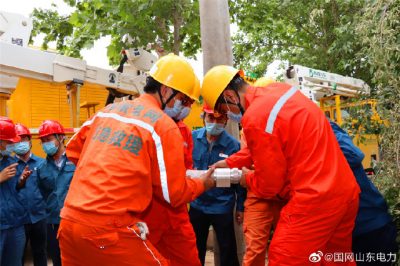 使用中壓發(fā)電車保障帶電作業(yè) 使用中壓發(fā)電車保障帶電作業(yè)