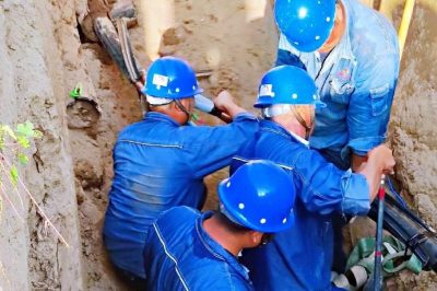 高溫下全力搶修埋地電纜 高溫下全力搶修埋地電纜