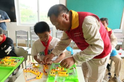 開展安全知識進校園、進社區(qū)等活動12場