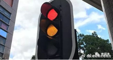 路邊的“小房子”、 綠化帶景觀燈、裝地?zé)舻乃亍h(yuǎn)離這些地方哦~