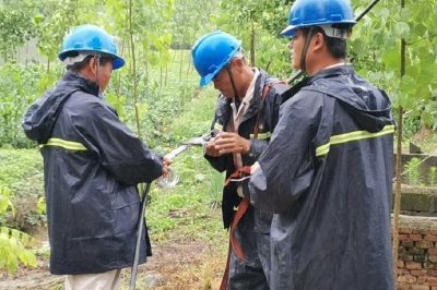 冒雨緊急搶修 力保排灌站正常排水 冒雨緊急搶修 力保排灌站正常排水