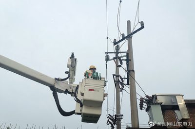 緊急搶修變壓器恢復(fù)正常供電 緊急搶修變壓器恢復(fù)正常供電