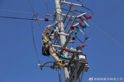 在泰州婦幼保健所工程現(xiàn)場安裝500KVA變壓器1臺及附屬設備 在泰州婦幼保健所工程現(xiàn)場安裝500KVA變壓器1臺及附屬設備