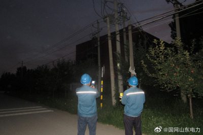 對轄區(qū)內線路開展夜巡