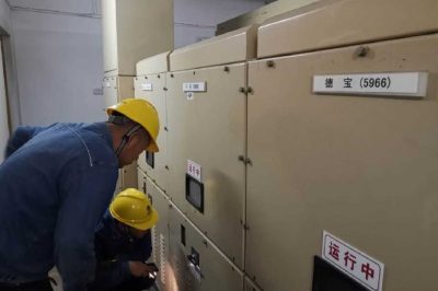 高新供電分公司組織工作人員對轄區(qū)內(nèi)開閉所進(jìn)行雨天特巡工作 高新供電分公司組織工作人員對轄區(qū)內(nèi)開閉所進(jìn)行雨天特巡工作