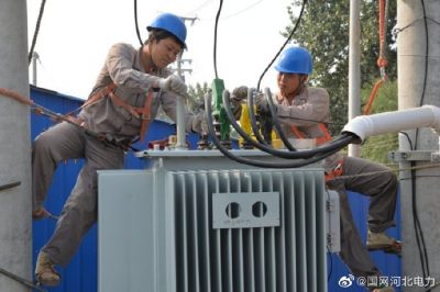 開展低電壓治理新增一臺400千伏安變壓器 開展低電壓治理新增一臺400千伏安變壓器
