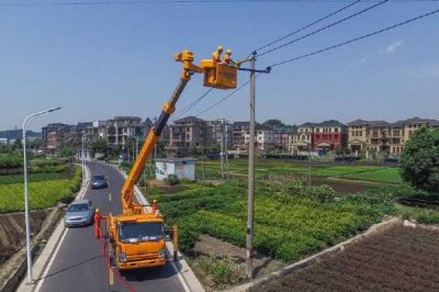 10千伏線路出現(xiàn)設(shè)備缺陷開展帶電消缺作業(yè) 10千伏線路出現(xiàn)設(shè)備缺陷開展帶電消缺作業(yè)