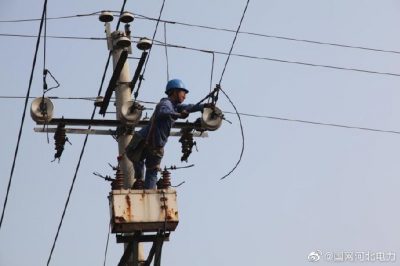 對(duì)10千伏724車(chē)固線(xiàn)進(jìn)行改造 對(duì)10千伏724車(chē)固線(xiàn)進(jìn)行改造