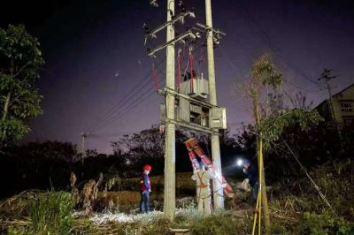 供電所組織人員上門查勘，搶修