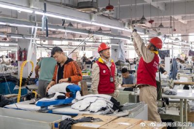 其檢查線路設(shè)備，確保訂單及時生產(chǎn)和銷售