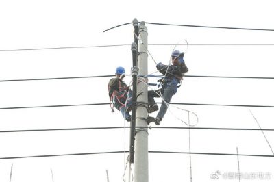 對施工人員進行電力設施保護宣傳 對施工人員進行電力設施保護宣傳