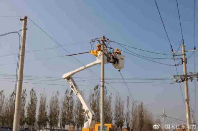 對1號至35號桿進(jìn)行帶電消缺，檢查、緊固設(shè)備螺絲