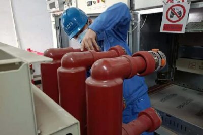 在110千伏富村站835開關(guān)安裝在線測溫裝置