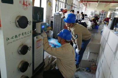 “雙十一”購物熱 供電人服務(wù)忙