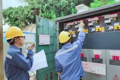 全副“武裝”轉(zhuǎn)供電任務來到作業(yè)現(xiàn)場